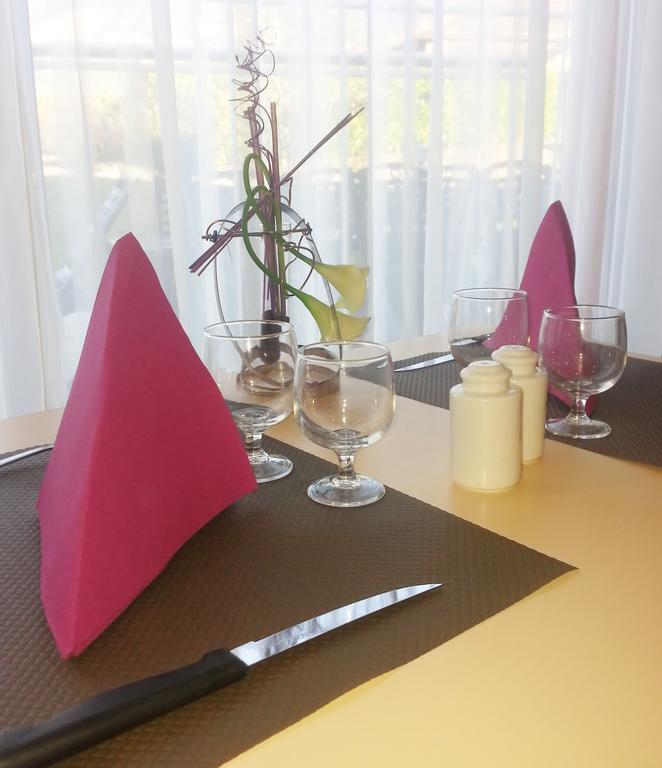 Hotel Vallee Bleue Montalieu-Vercieu Buitenkant foto