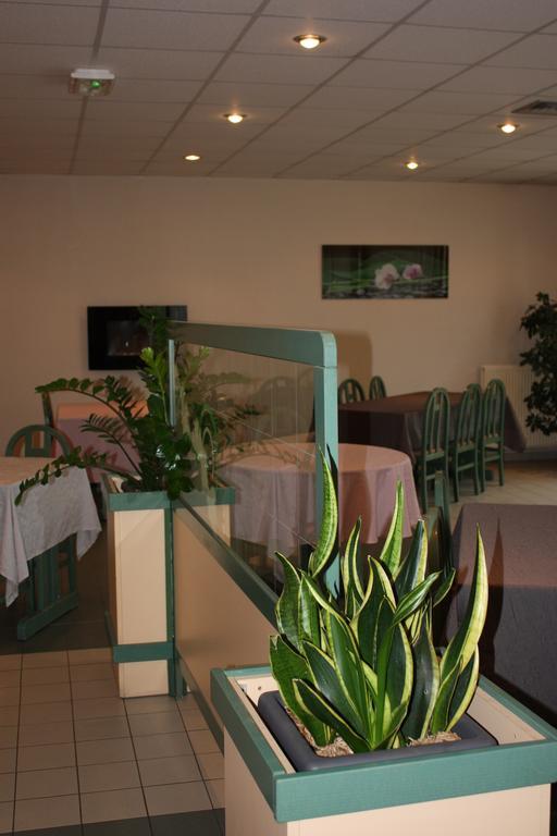 Hotel Vallee Bleue Montalieu-Vercieu Buitenkant foto
