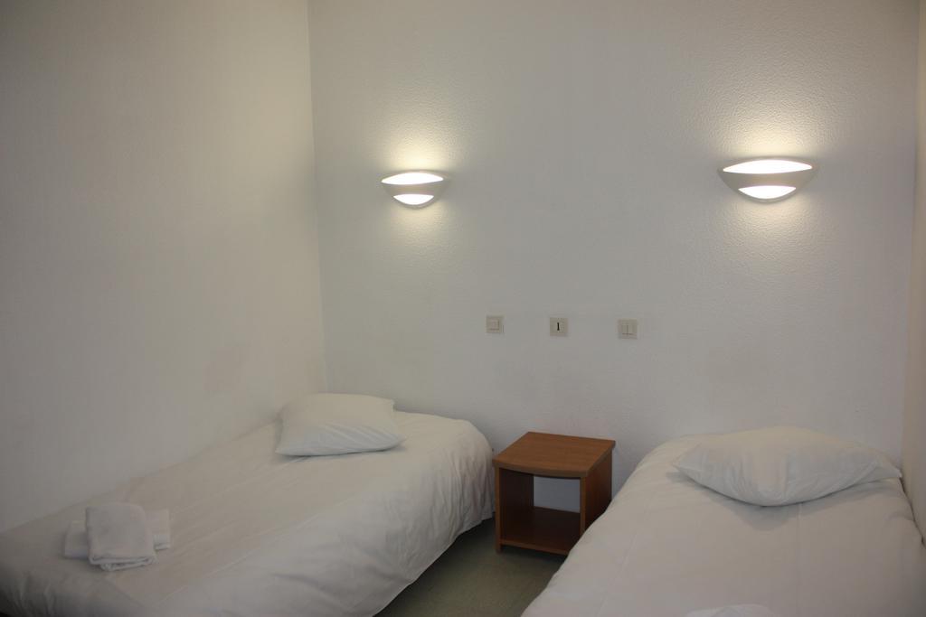 Hotel Vallee Bleue Montalieu-Vercieu Buitenkant foto