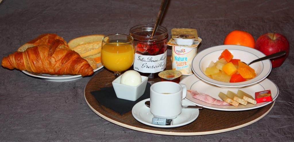 Hotel Vallee Bleue Montalieu-Vercieu Buitenkant foto