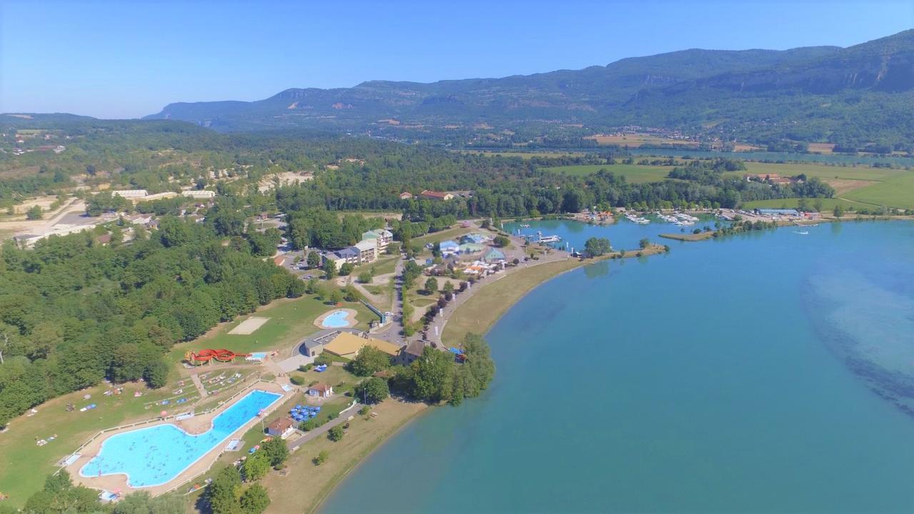 Hotel Vallee Bleue Montalieu-Vercieu Buitenkant foto